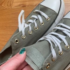 OLIVE GREEN CHUNK PLATFORM CONVERSE *NEVER WORN*